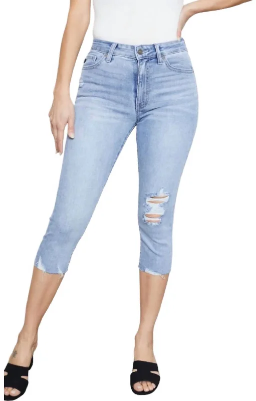 Versatile Outfits High Rise Frayed Skinny Capri Pants In Light Wash