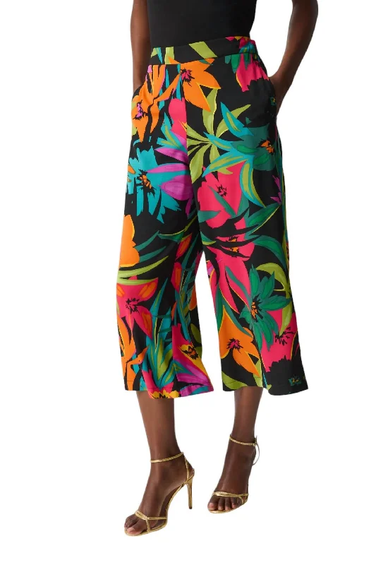 Hollywood Glam Award - Show Style Hibiscus Print Wide Leg Culotte In Black/multi